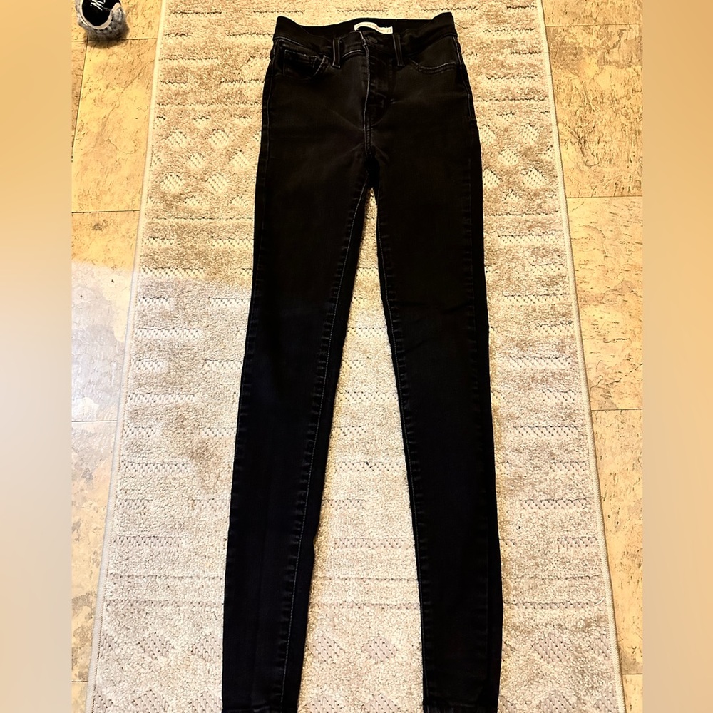 LEVIS high rise black skinny jeans
